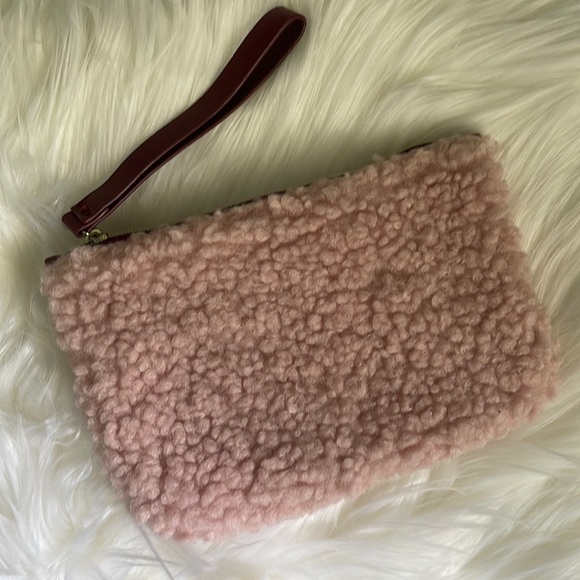 Ipsy Bag - Pink Shag Carpet - Picture 1 of 5